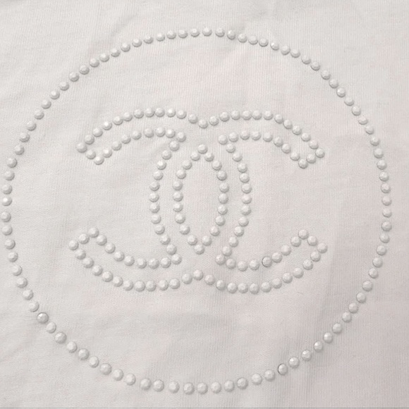 CHANEL S/S Tee with Beaded Logo CC (white) - Picture 1 of 6